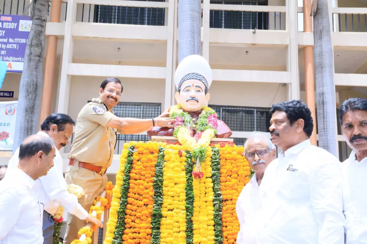 Sajjanar Pays Homage to Raja Bahadur Venkatram Reddy