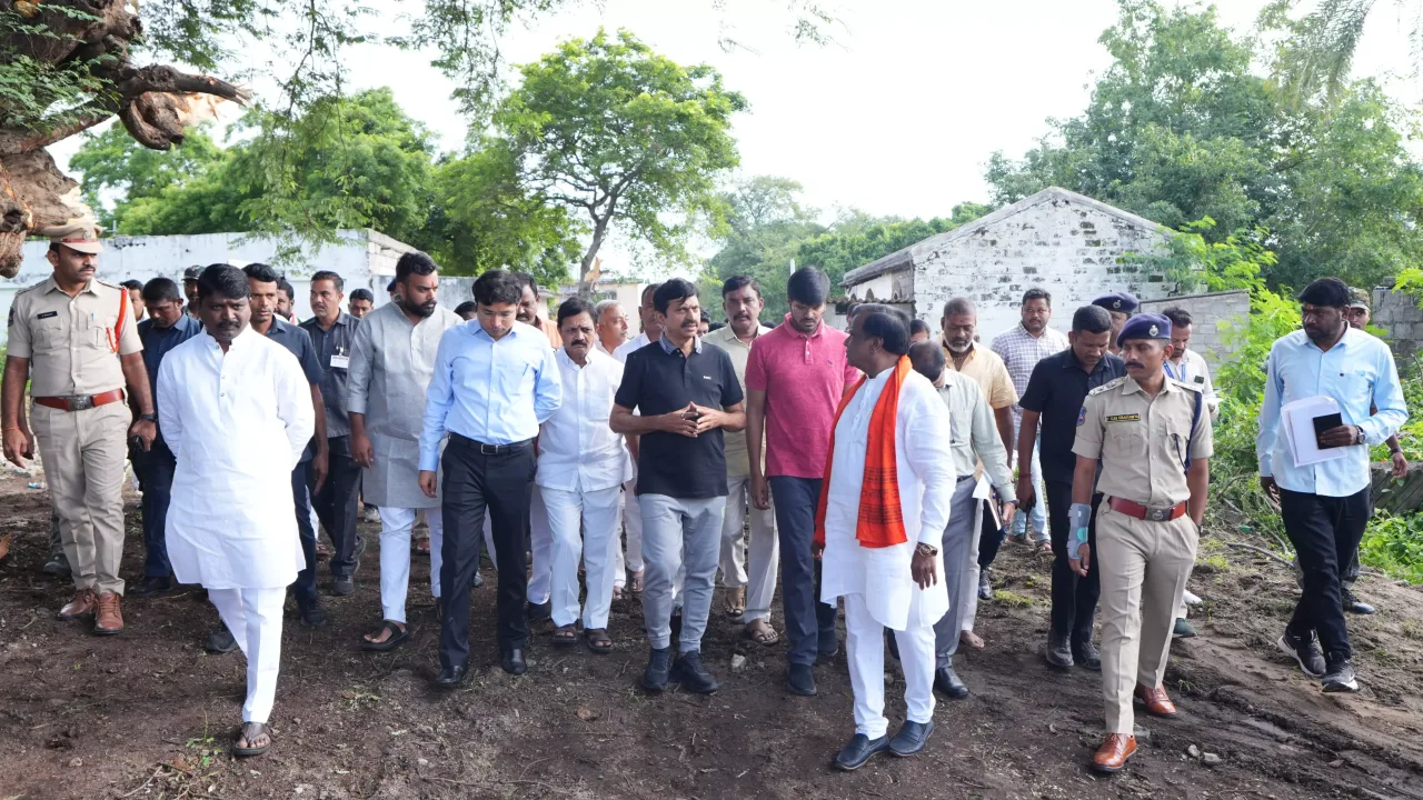Ponguleti Inspects Indiramma Houses in Nizamabad