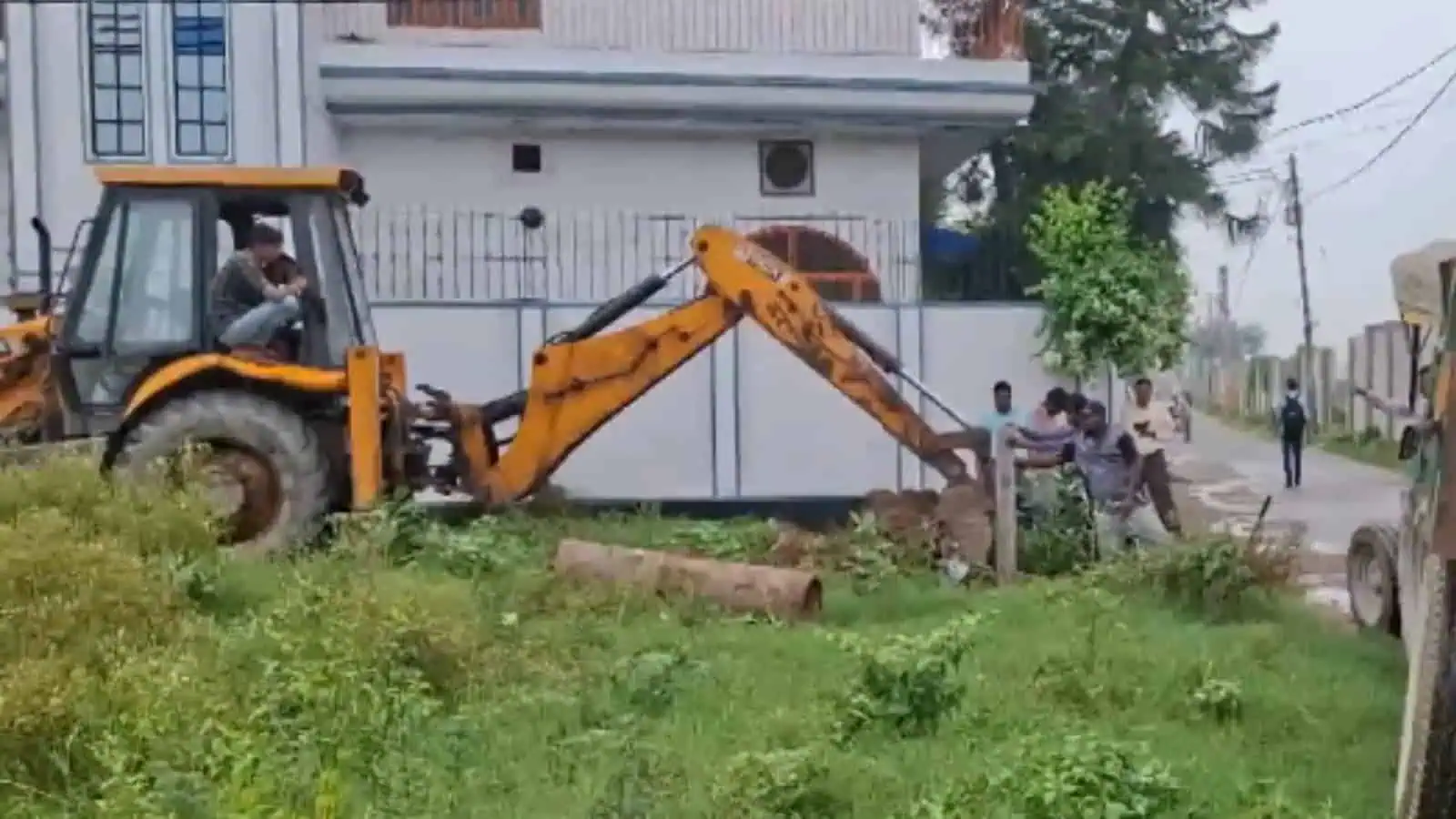 Illegal occupation: AMU on bulldozer action on its Riding Field