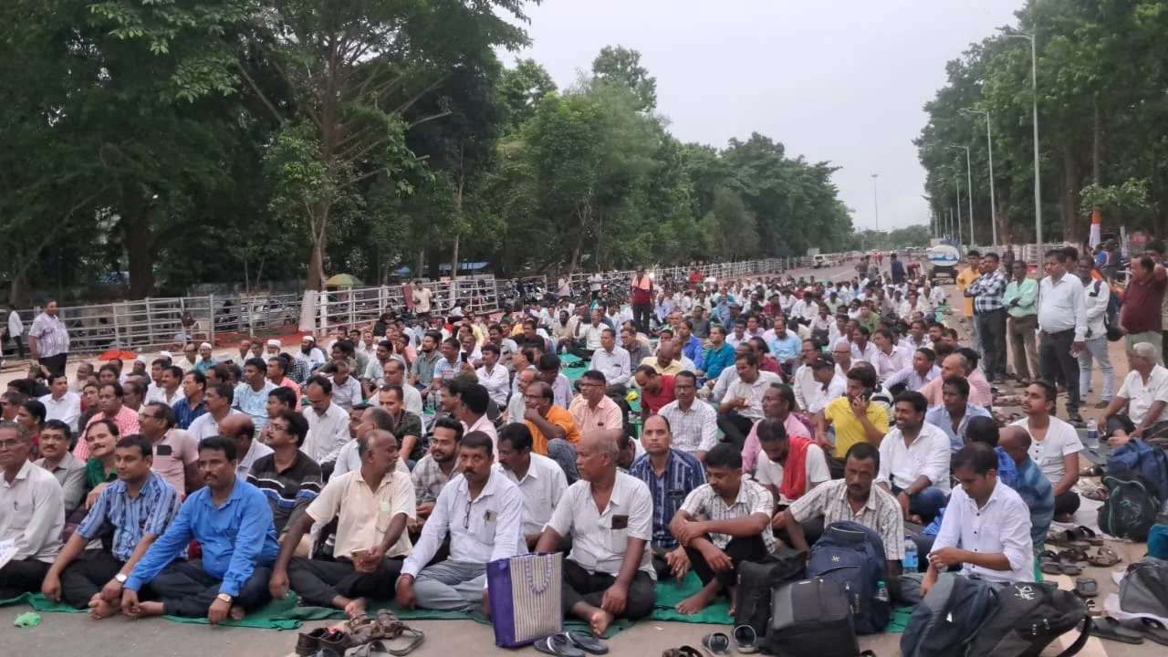 Odisha Teachers Protest in Bhubaneswar Over Pension, Grants and Long-Pending Service Demands