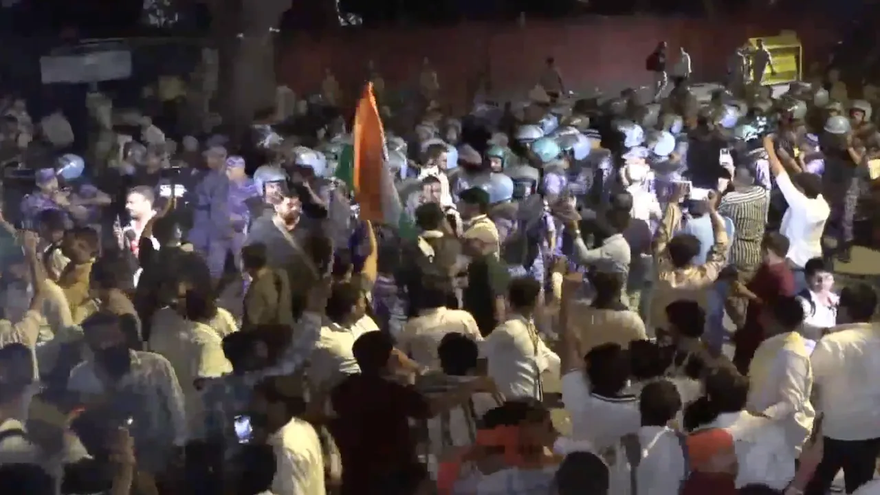 Crowd Swells, Several Detained Amid Anti-Reservation Protest at Delhi's Jantar Mantar; Agitators Seek Policy Review, Creamy Layer Provision