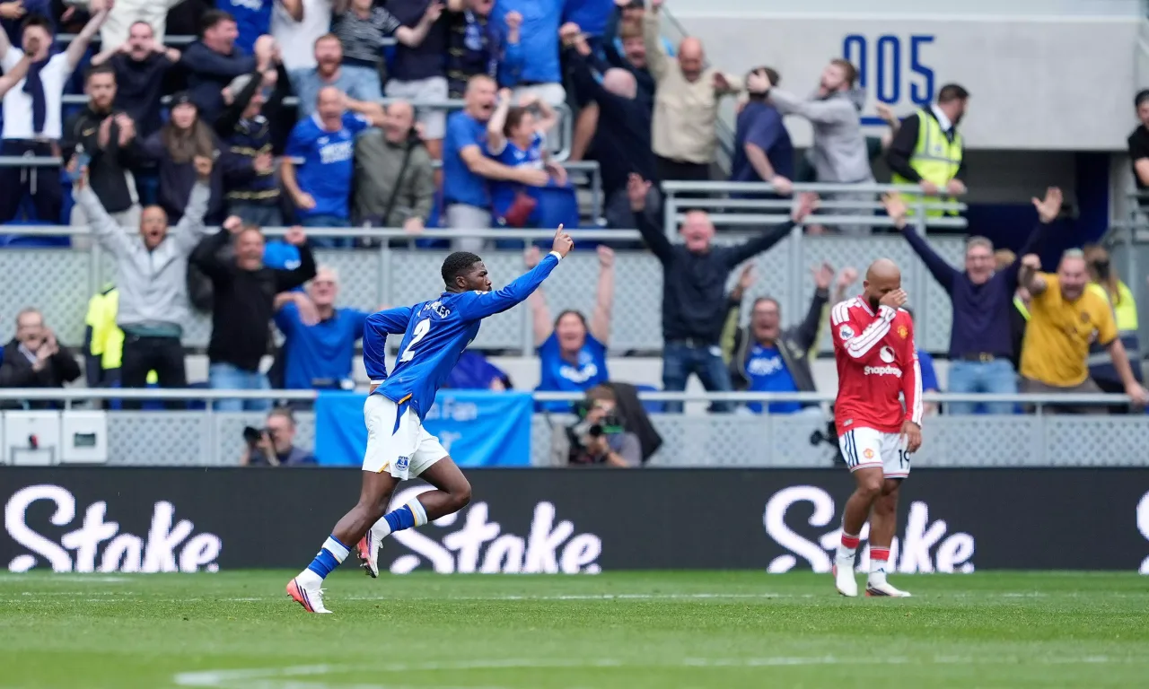 Premier League: Maitland-Niles Screamer Earns Everton 2-2 Draw With Manchester United