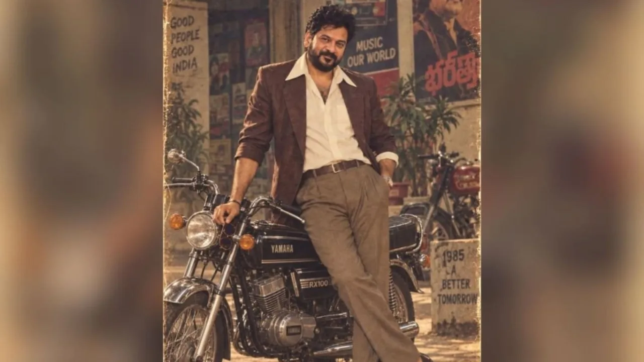 Revanth Reddy joins 1980s photo craze: ‘Trend mein chalre anna’