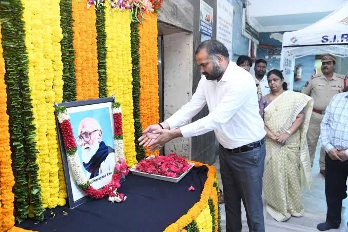 RAOU OFFERED FLORAL TRIBUTES TO SRI KALOJI