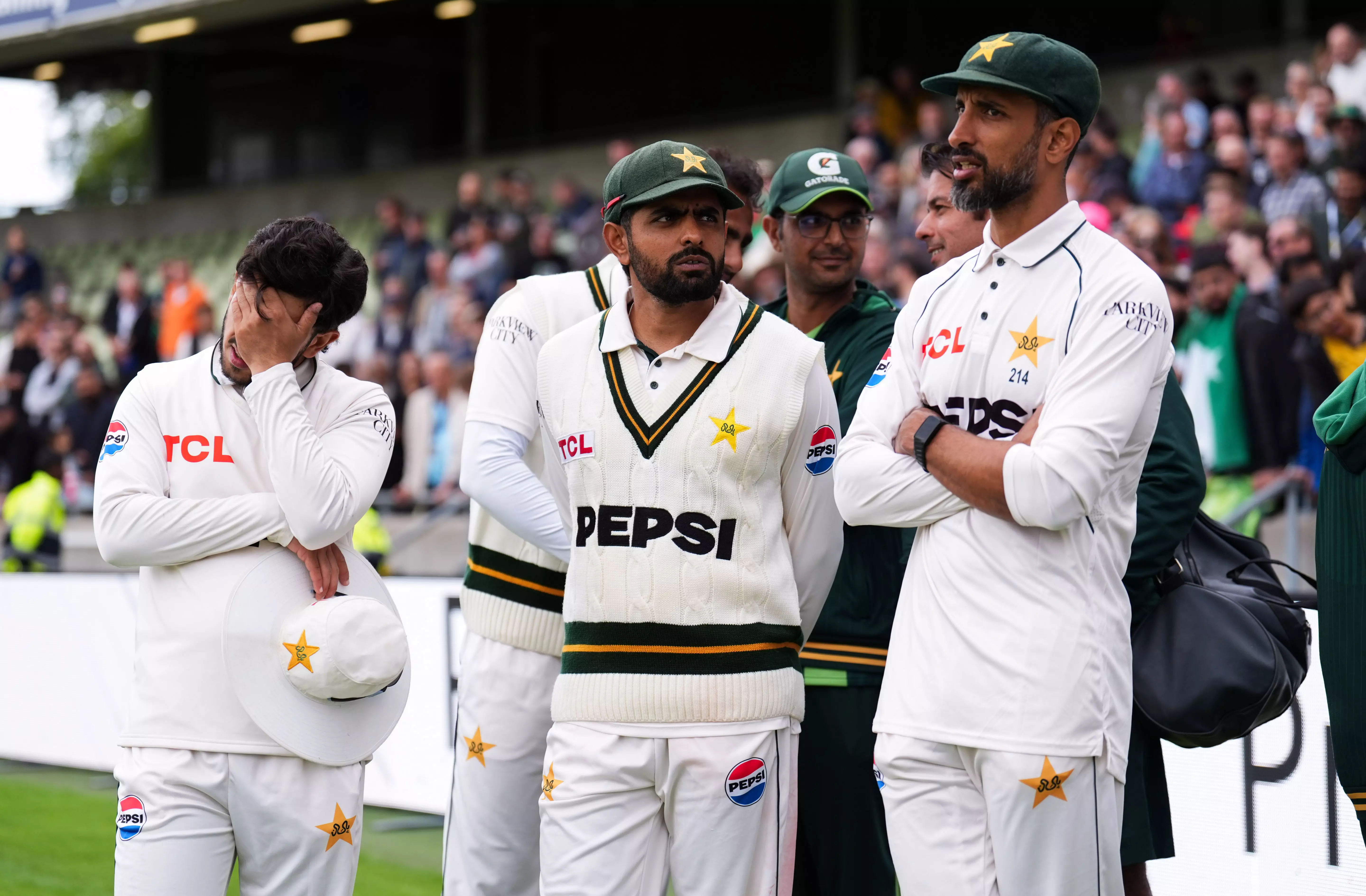 England Overcomes Early Scare to Win 3rd Cricket Test Against Pakistan and Sweep Series
