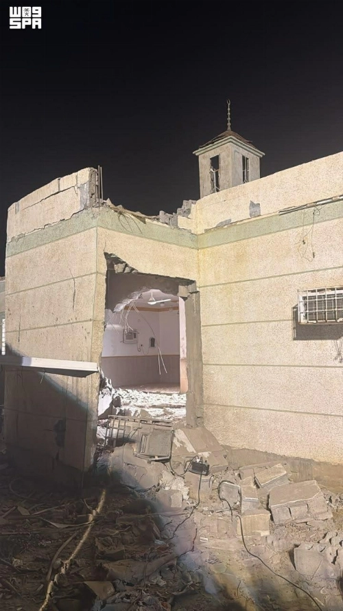 Houthi projectile injures two, damages mosque and buildings in Jazan JAZAN — Two people were injured after a projectile launched by the Houthi militia fell in Al-Tuwal governorate in Saudi Arabia’s Jazan region on Saturday, the Civil Defense said. Th