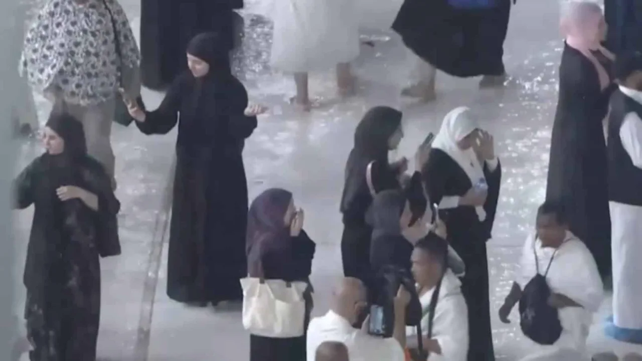 Watch: Worshippers brave heavy rain at Grand Mosque in Makkah