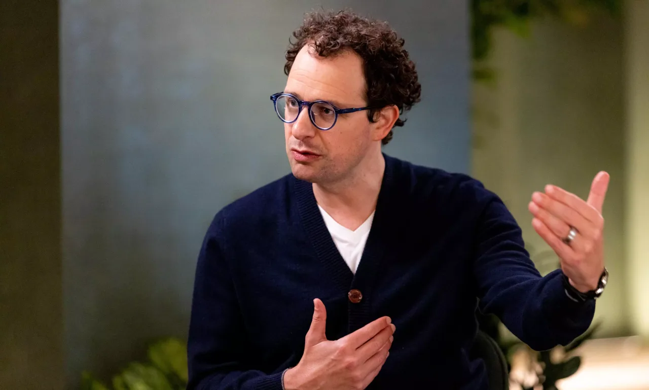 China Rejects AI ‘Fearmongering’ After Anthropic CEO Amodei Urges Slowdown