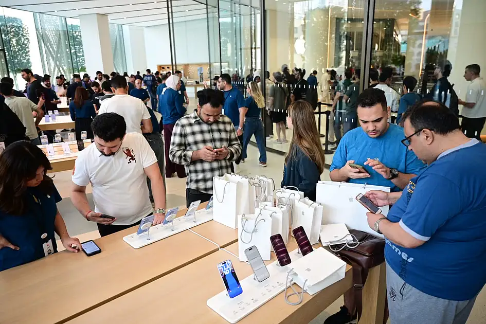 5.iPhone 18 Pro launch in UAE: Customers, buyers queue as some spend Dh550,000 on devices