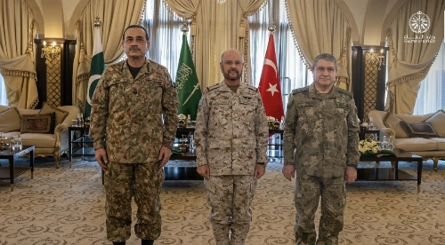Saudi Arabia, Pakistan and Türkiye reaffirm collective defense under Makkah agreement RIYADH — The chiefs of defense and general staff of Saudi Arabia, Pakistan and Türkiye met in Riyadh on Friday, reaffirming their commitment to collective defense a