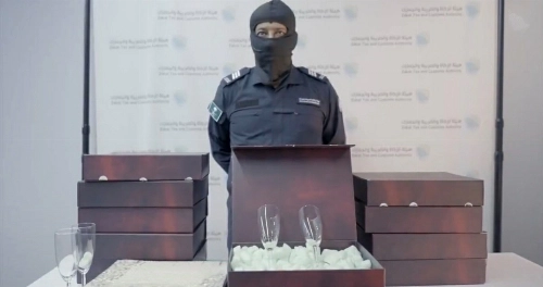 Saudi customs foil attempt to smuggle 40,000 amphetamine pills hidden in glass cups DAMMAM — Saudi customs authorities at King Fahd International Airport in Dammam have foiled an attempt to smuggle 40,000 amphetamine pills concealed inside glass cups
