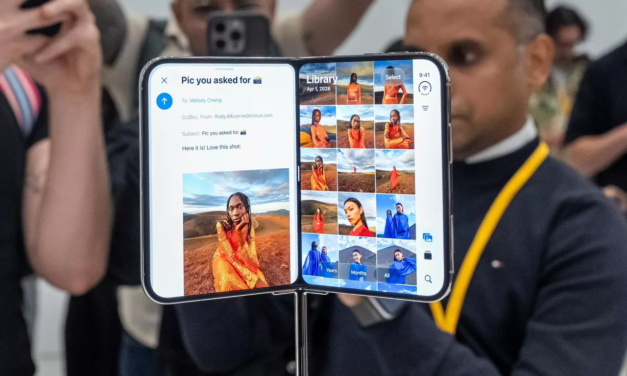 Apple iPhone Duo Delivery Dates Slip to January Minutes After Preorders Open