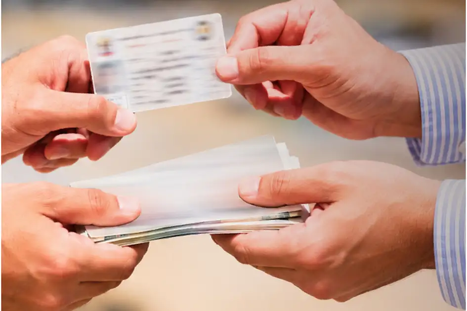 2.Dubai Police arrest 8-member gang over fake driving licence scheme