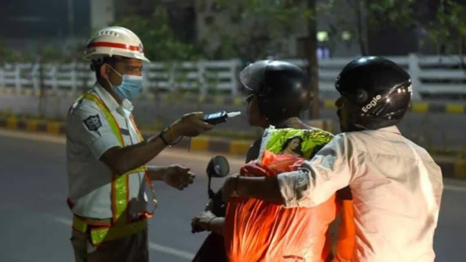 Hyderabad traffic police book 417 for drunk driving