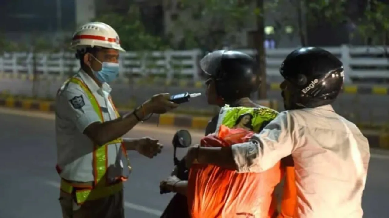 Hyderabad traffic police book 417 for drunk driving