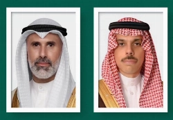 Saudi, Kuwaiti FMs condemn continued Houthi attacks 4 h ago