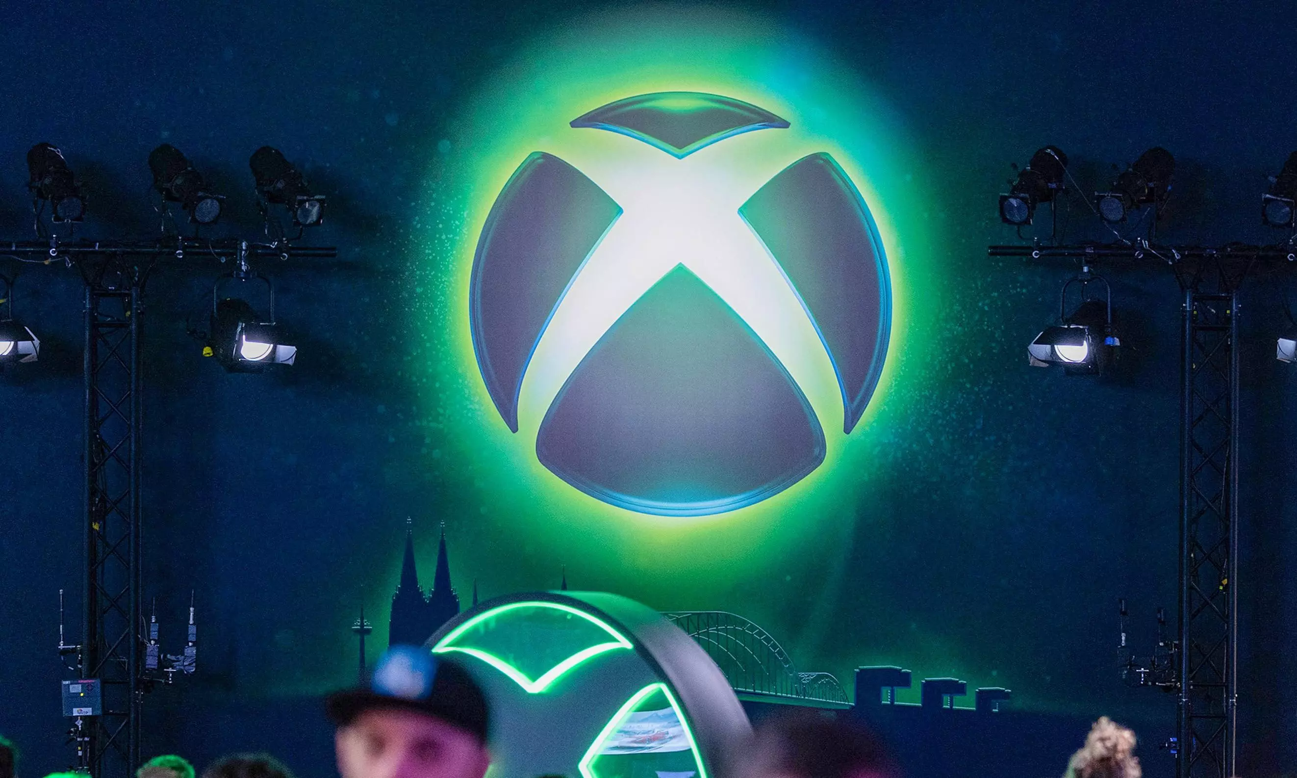 Microsoft Reportedly Plans to Launch Xbox Handheld in 2027, Next-Gen Console in 2028