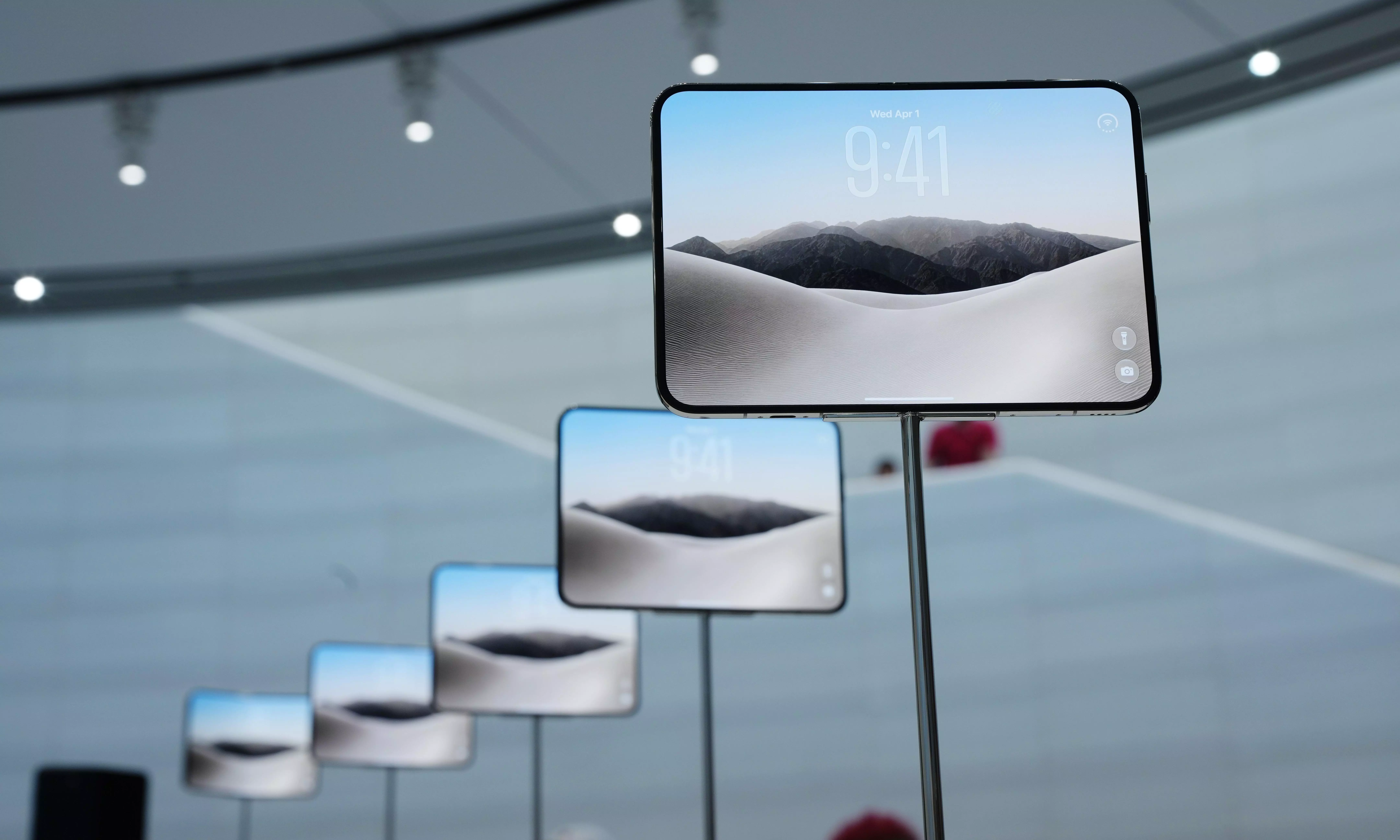 Apple’s iPhone Duo Hits Stores in Face of Short Supply and High Demand