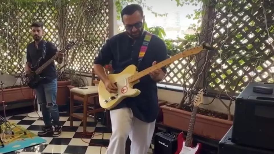 Saif Ali Khan Turns Guitarist, Shares Video of Jamming With Musicians at Home | WATCH