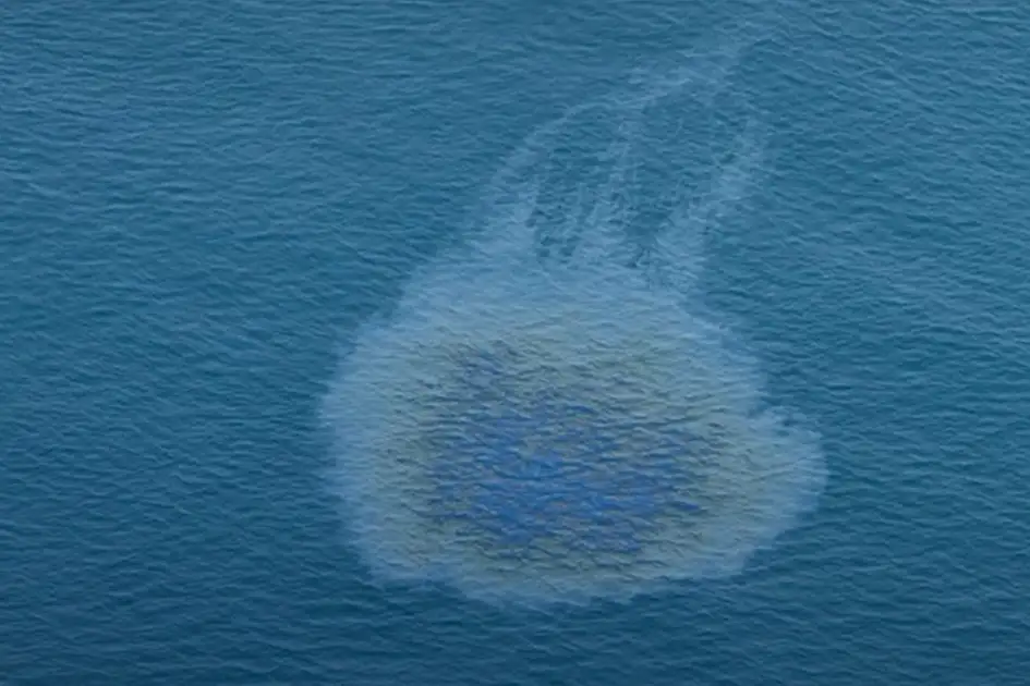 1.UAE confirms oil spill off UAQ beaches as cause for smell reported in several emirates