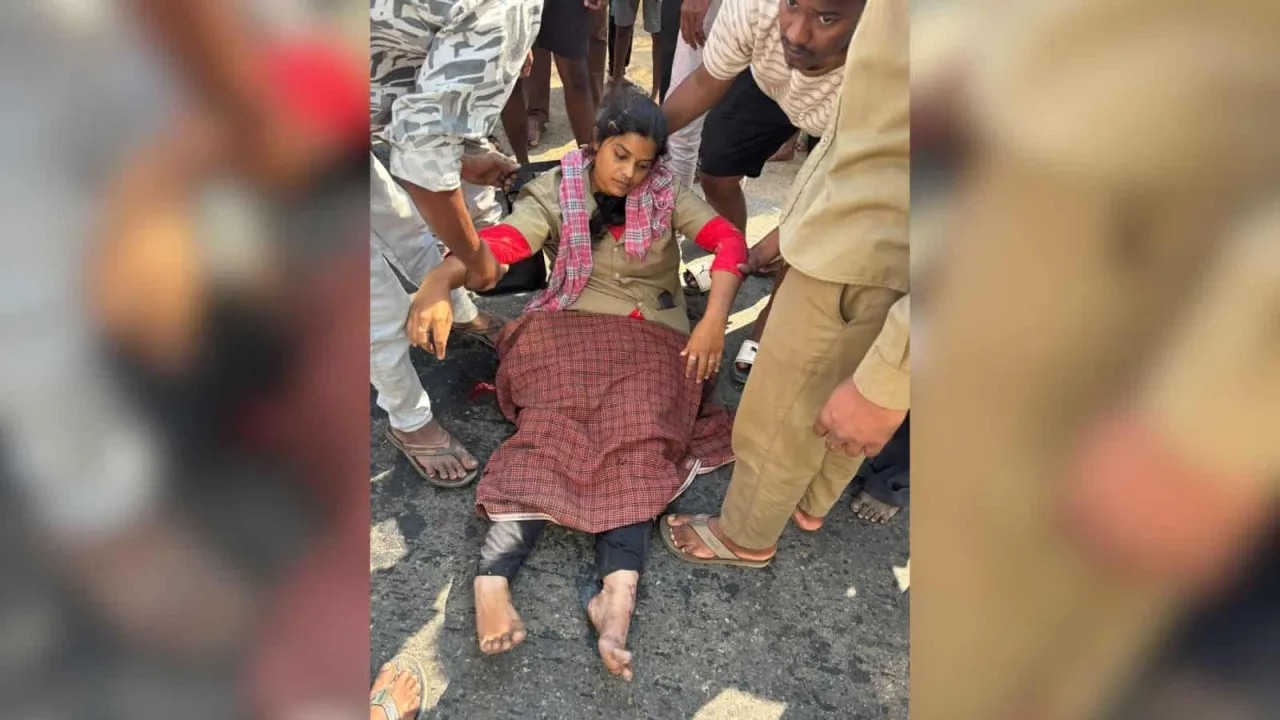 Woman conductor pushed off TGSRTC bus, suffers leg fracture