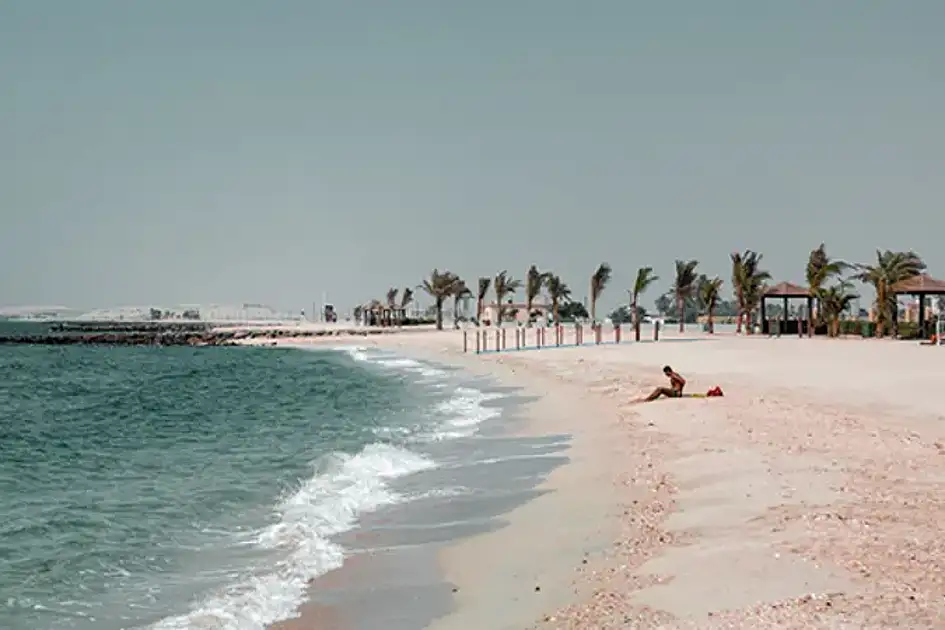 2.Sharjah temporarily closes Al Hamriya Beach as precaution after UAQ oil spill