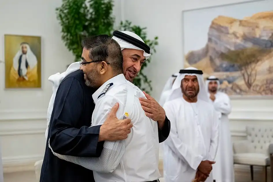 3.UAE President honours flydubai FZ1073 crew with Order of Zayed II for their courage