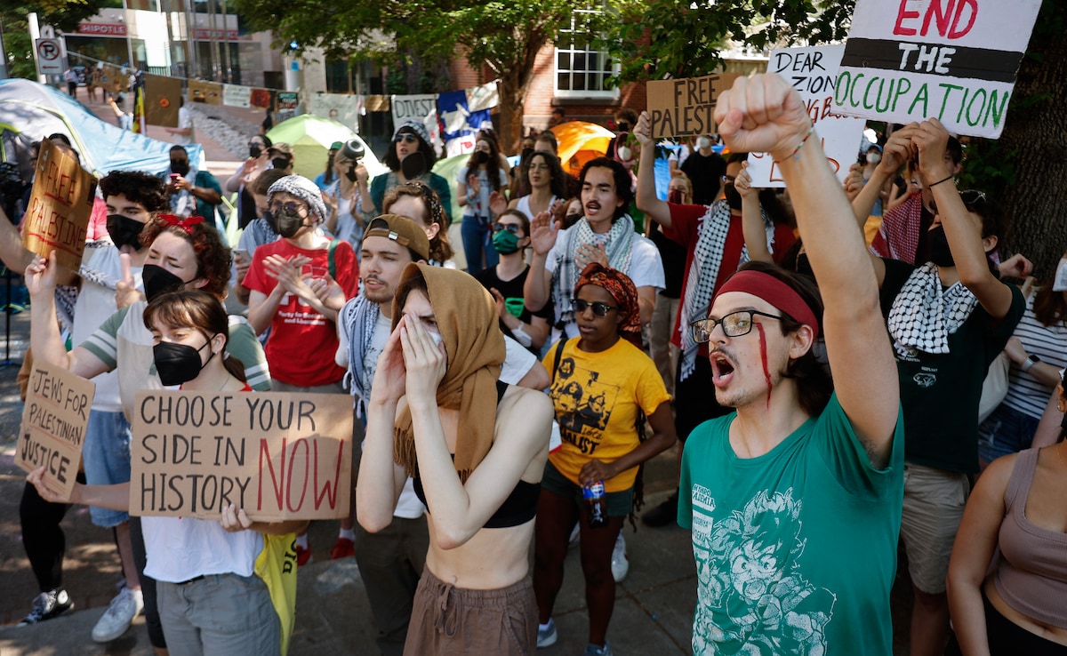 Pro-Palestinian protesters demonstrate on the campus of George Washington University Pro-Palestinian protesters demonstrate on the campus of George Washington University