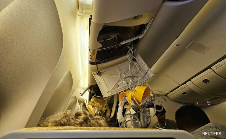 "There Was A Very Dramatic Drop": Singapore Airlines Flight Passenger
