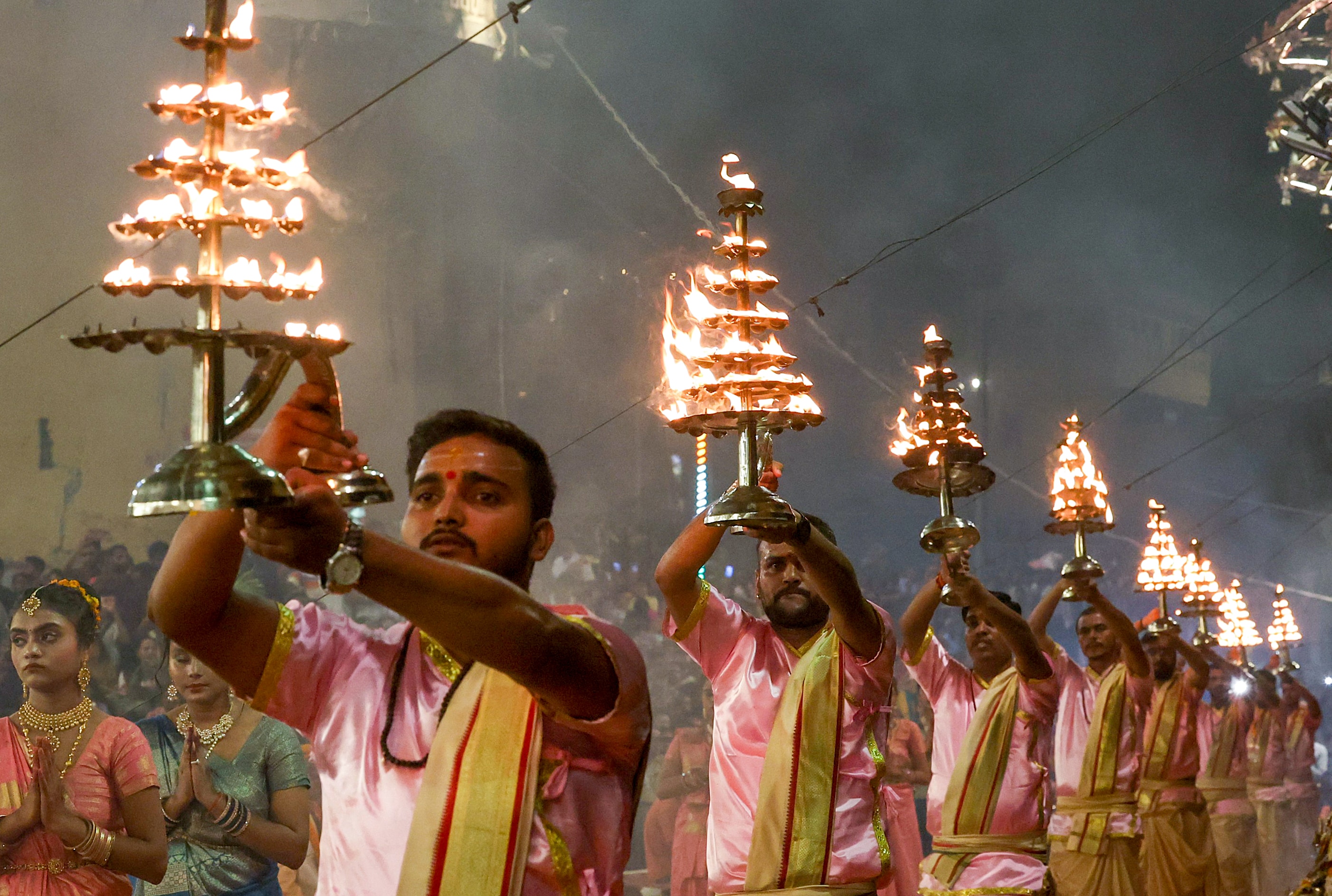 Priests perform Ganga aarti at Dashashwamedh Ghat (ANI) Priests perform Ganga aarti at Dashashwamedh Ghat (ANI)