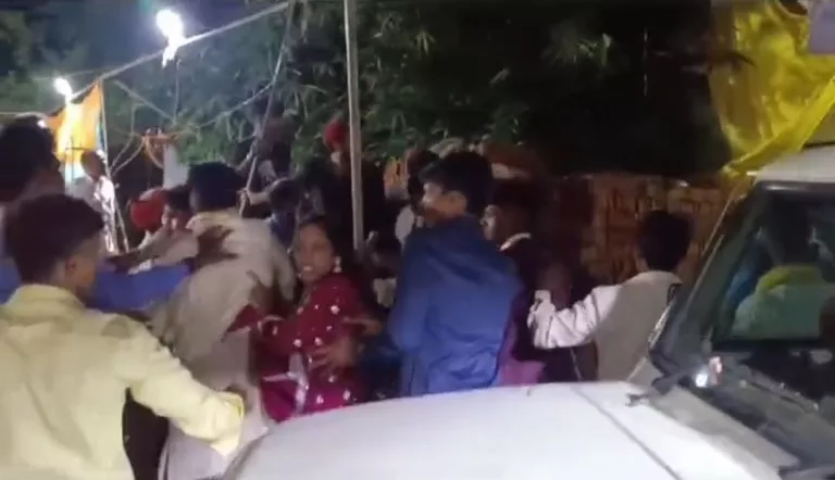 No Fish, No Wedding: Groom, Relatives Thrash Bride's Family Over Veg Fare