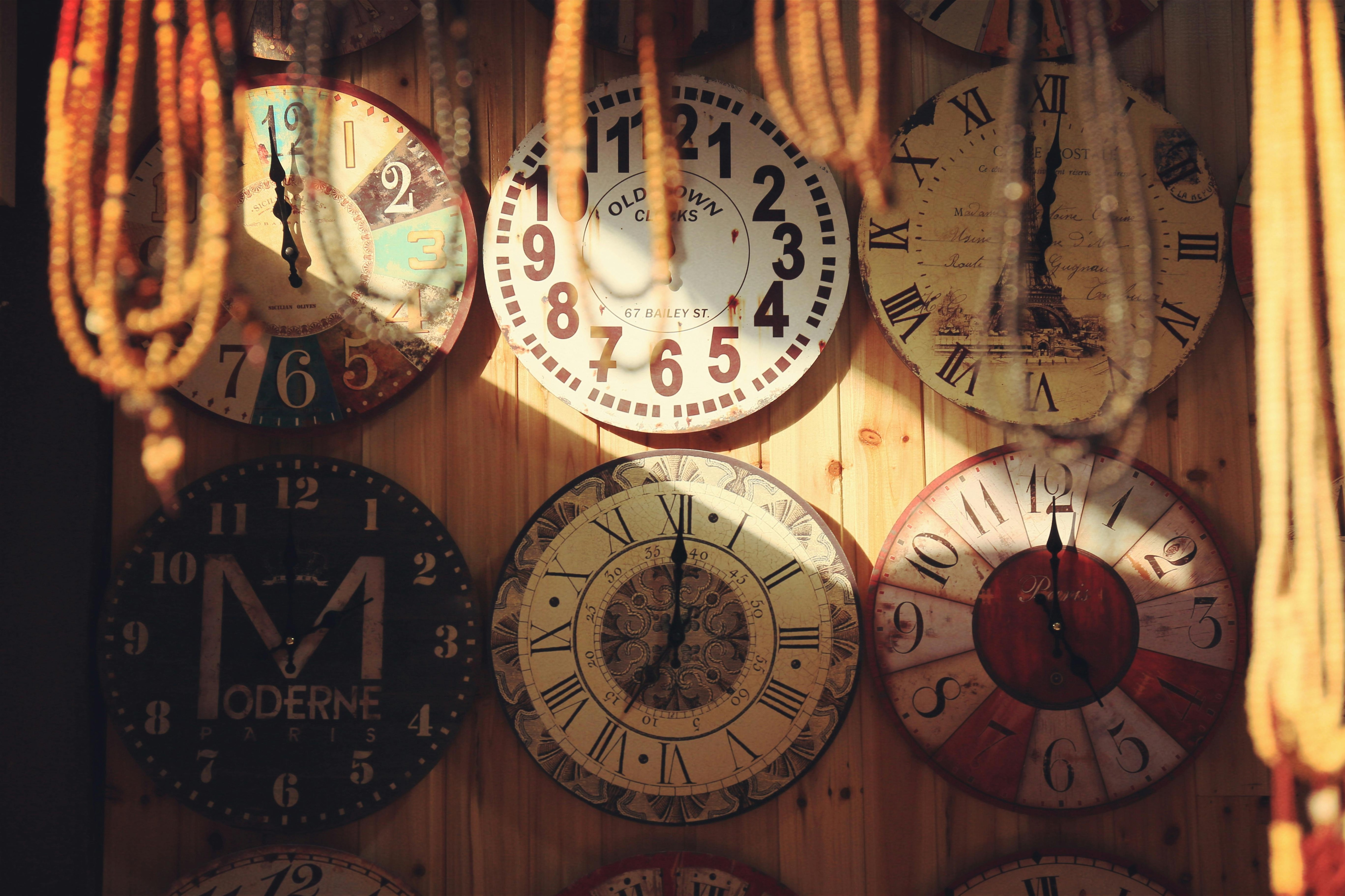 Best Deals On Wall Clocks From Myntra