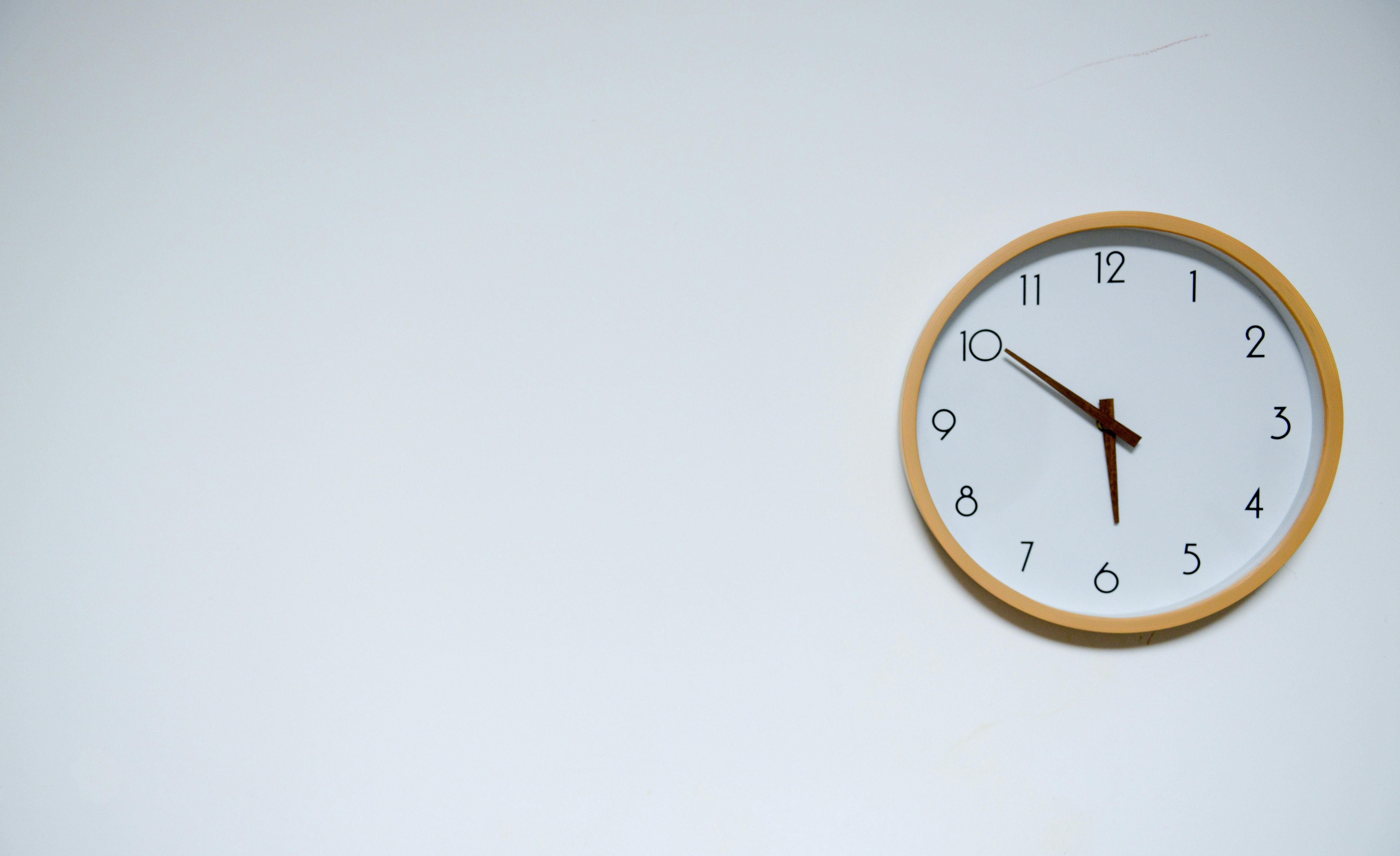 Best Deals On Wall Clocks From Myntra