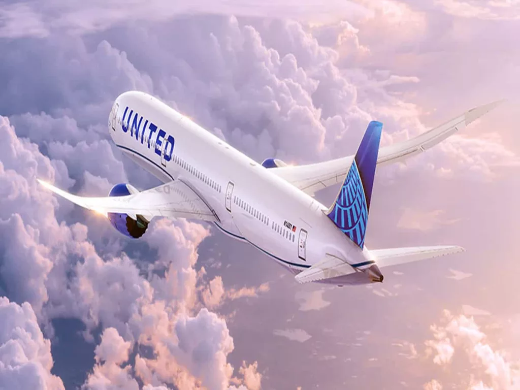 Spain-bound United Airlines flight turns back after security threat midair