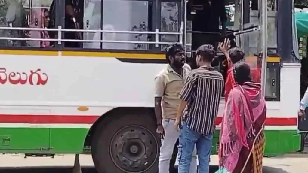 TGSRTC driver attacked in Sangareddy for not stopping at bus stop