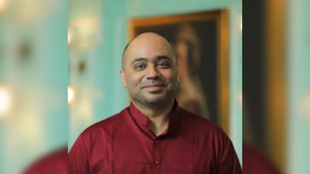 Court stays FIR against Abhijit Iyer Mitra over posts on Newslaundry journos