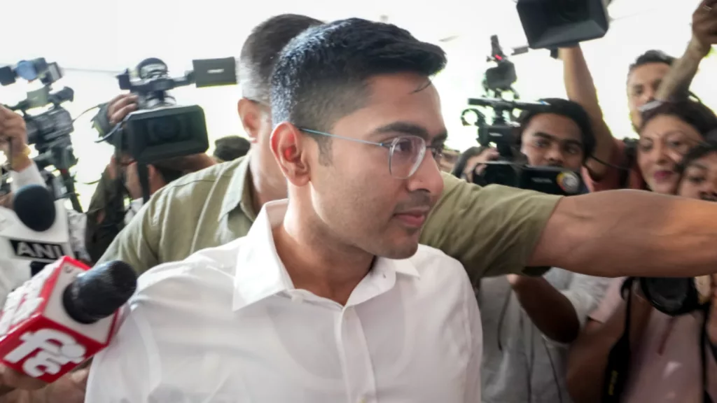 Signature forgery: Abhishek reaches CID HQ for questioning
