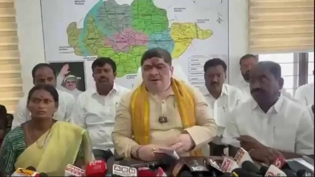 Focus on AP, not Telangana: Ponnam takes jibe at Pawan Kalyan