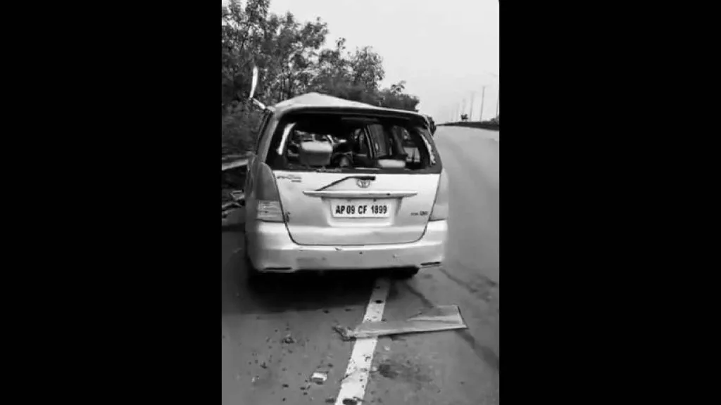 One dead, another injured in car accident at ORR in Hyderabad