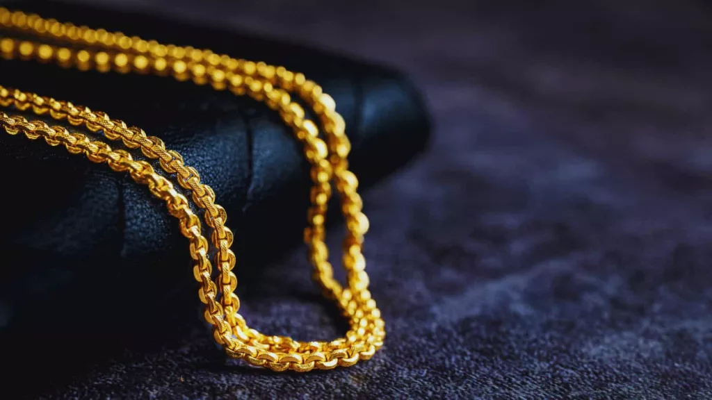 Hyderabad: Thief chats up woman, flees with gold chain