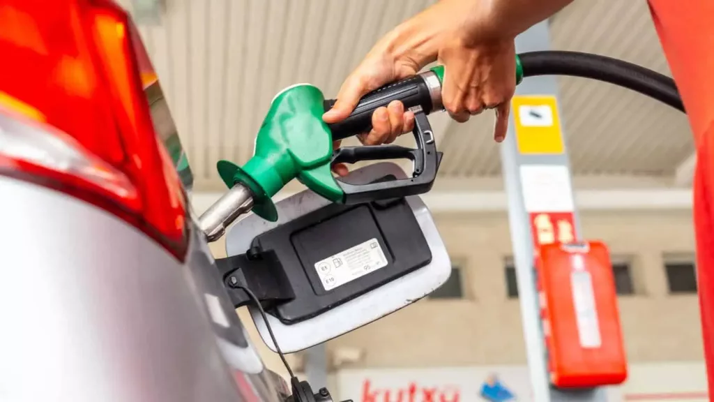 Gadkari approves 100% ethanol fuel to cut fossil fuel imports