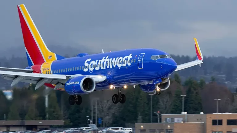 Southwest Airlines sparks air travel debate over standing after landing